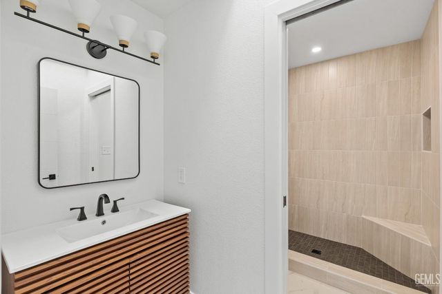 820 Ferdinand Court, Bakersfield, CA 93309