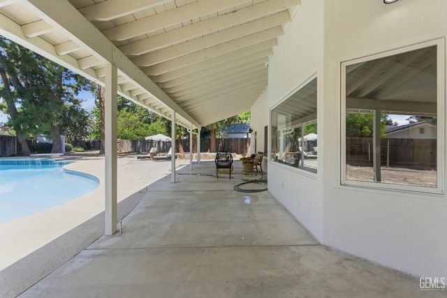 820 Ferdinand Court, Bakersfield, CA 93309