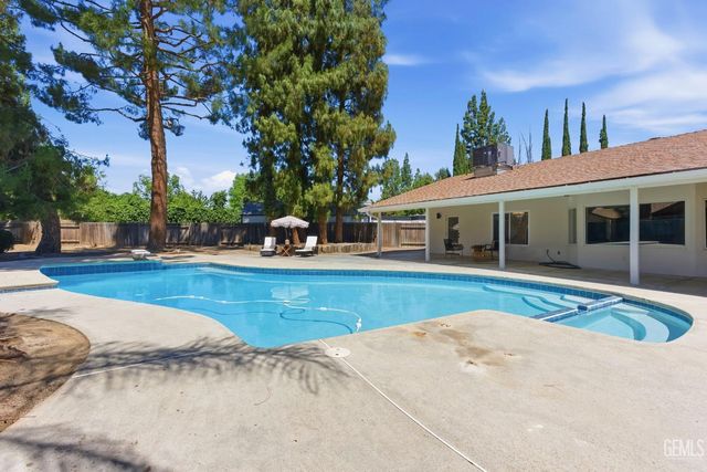 820 Ferdinand Court, Bakersfield, CA 93309
