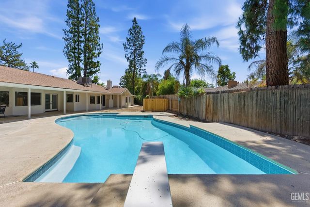 820 Ferdinand Court, Bakersfield, CA 93309