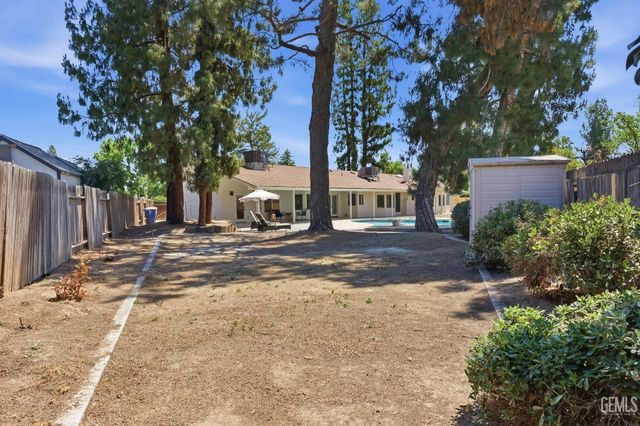 820 Ferdinand Court, Bakersfield, CA 93309