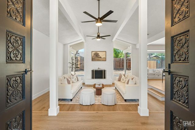 820 Ferdinand Court, Bakersfield, CA 93309
