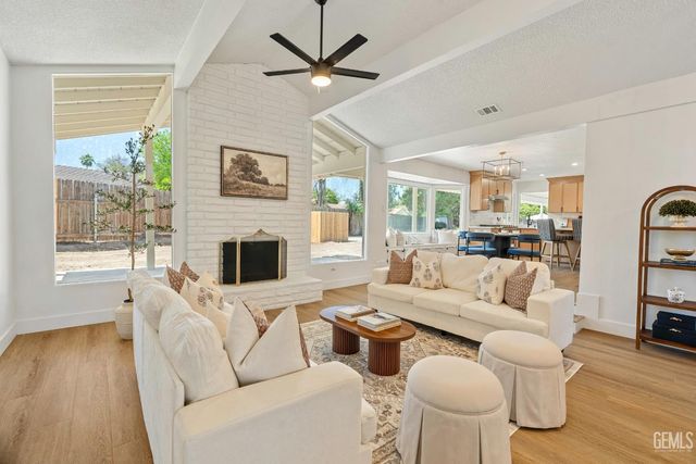 820 Ferdinand Court, Bakersfield, CA 93309
