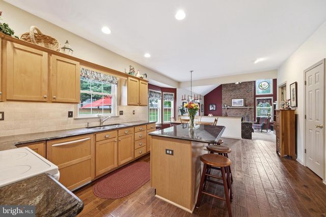 6 BLAKE CT, Sewell, NJ 08080