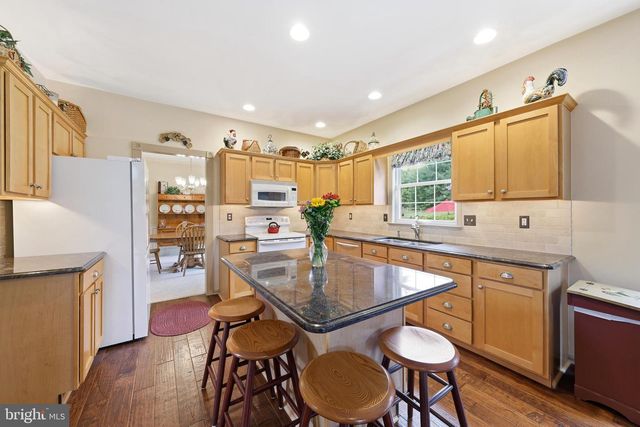 6 BLAKE CT, Sewell, NJ 08080
