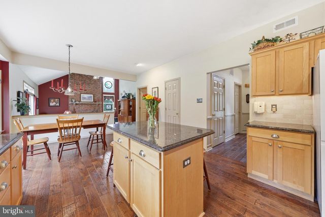6 BLAKE CT, Sewell, NJ 08080