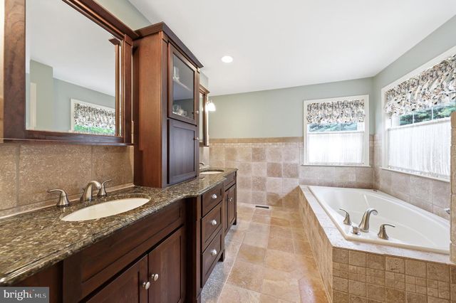 6 BLAKE CT, Sewell, NJ 08080