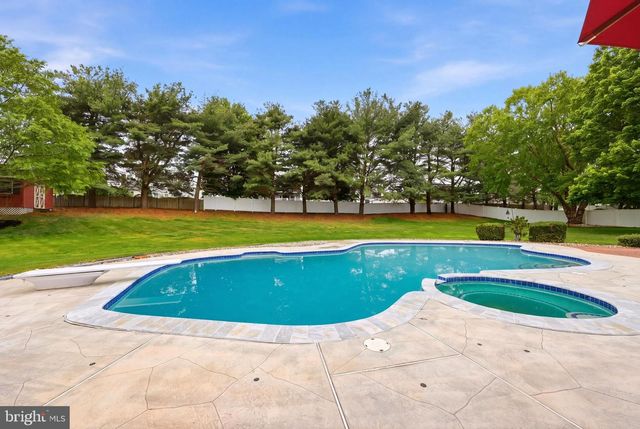 6 BLAKE CT, Sewell, NJ 08080