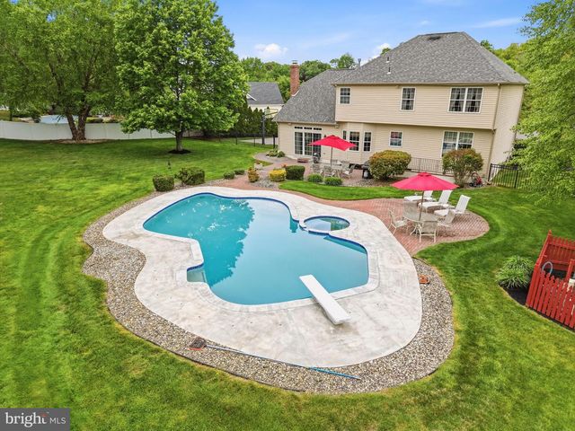 6 BLAKE CT, Sewell, NJ 08080