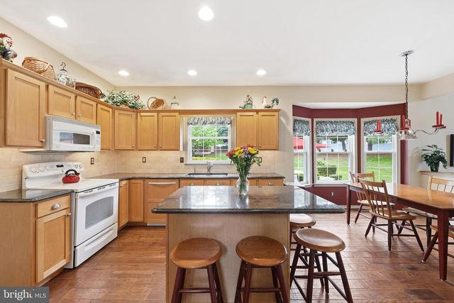 6 BLAKE CT, Sewell, NJ 08080
