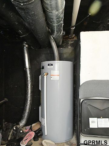 4311 Oak Street, Omaha, NE 68105