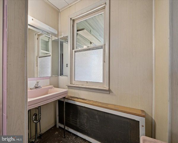 15 N NICE ST, Frackville, PA 17931