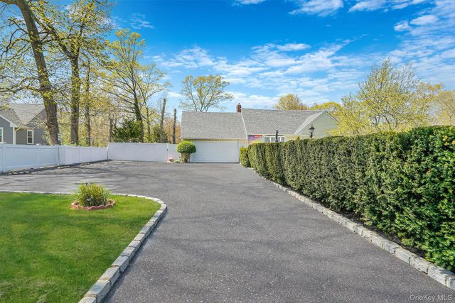 1989 William Floyd Parkway, Ridge, NY 11961