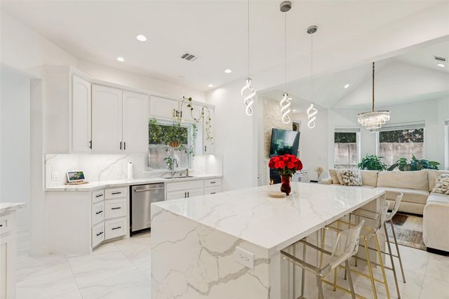 8002 N Circle Drive, Houston, TX 77071