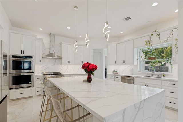 8002 N Circle Drive, Houston, TX 77071