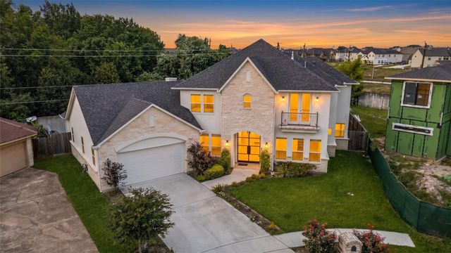 8002 N Circle Drive, Houston, TX 77071