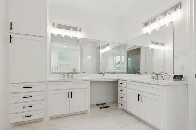 8002 N Circle Drive, Houston, TX 77071