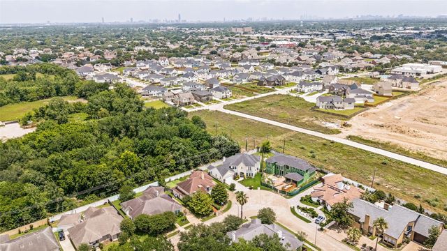 8002 N Circle Drive, Houston, TX 77071