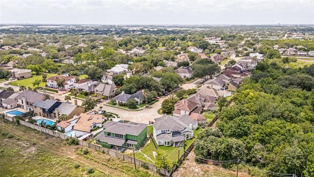 8002 N Circle Drive, Houston, TX 77071
