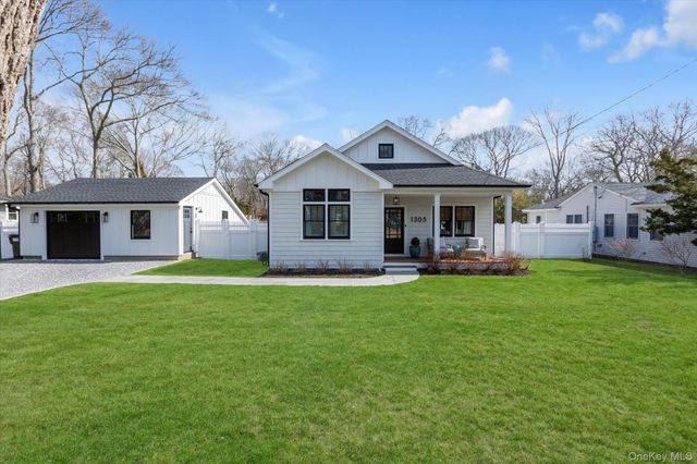 1305 Sigsbee Road, Mattituck, NY 11952