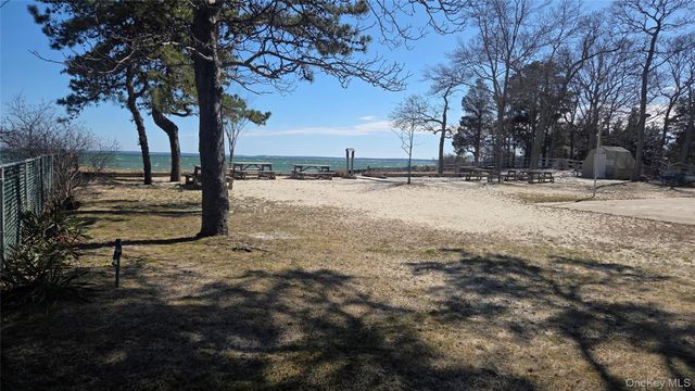 1305 Sigsbee Road, Mattituck, NY 11952