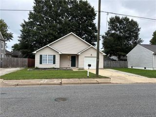 1718 Sparrow RD, Chesapeake, VA 23320