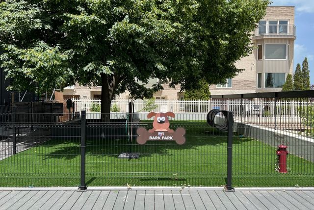 5815 N Sheridan Road PH2, Chicago, IL 60660