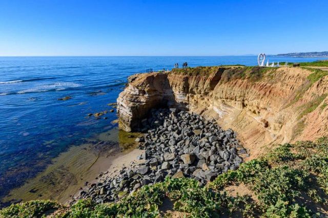 1180 Barcelona Drive, San Diego, CA 92107