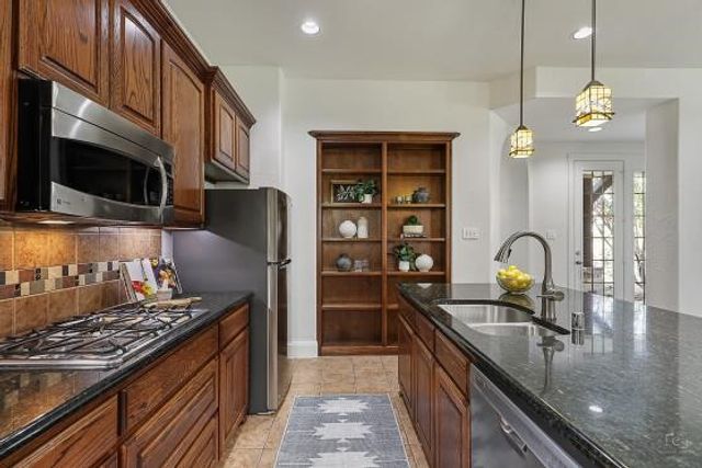 2201 Shakespeare Street, Carrollton, TX 75010