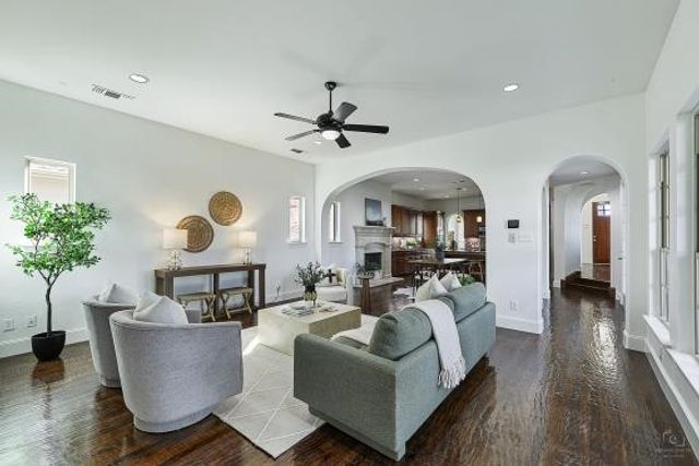 2201 Shakespeare Street, Carrollton, TX 75010