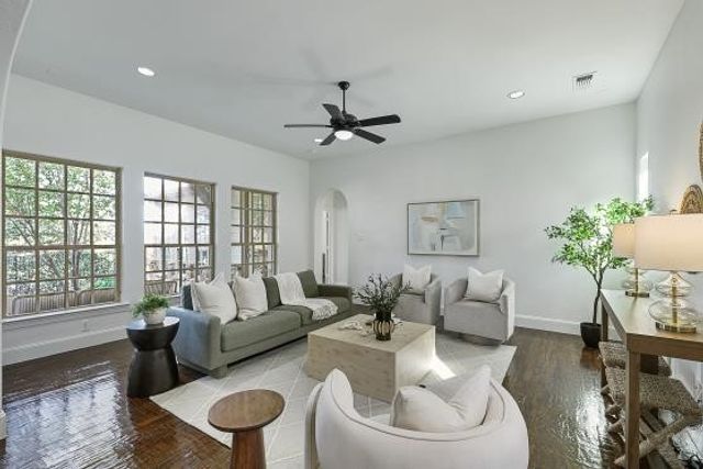 2201 Shakespeare Street, Carrollton, TX 75010