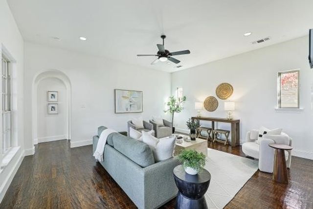 2201 Shakespeare Street, Carrollton, TX 75010