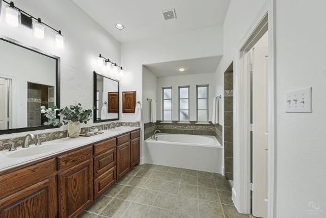 2201 Shakespeare Street, Carrollton, TX 75010