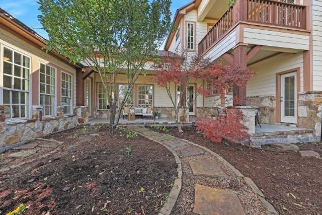 2201 Shakespeare Street, Carrollton, TX 75010