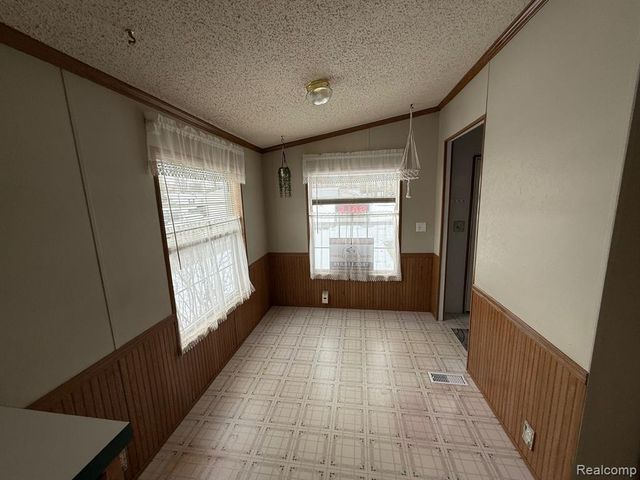 11359 Lake Drive, Fenton, MI 48430