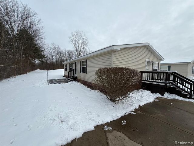 11359 Lake Drive, Fenton, MI 48430