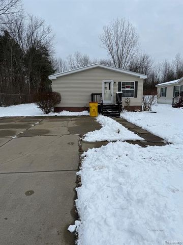 11359 Lake Drive, Fenton, MI 48430