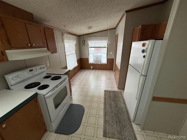 11359 Lake Drive, Fenton, MI 48430