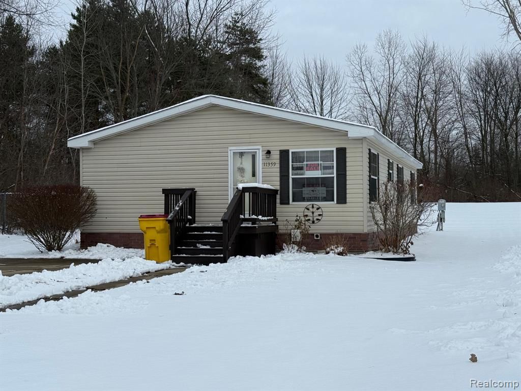 11359 Lake Drive, Fenton, MI 48430