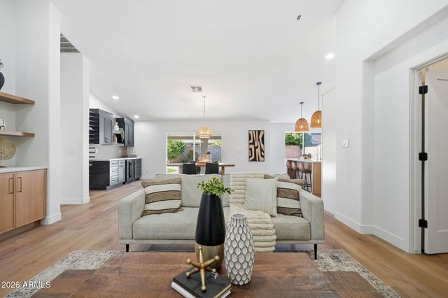 5440 W SARAGOSA Street, Chandler, AZ 85226