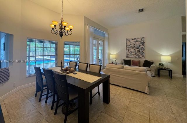 834 Verona Lake Dr, Weston, FL 33326