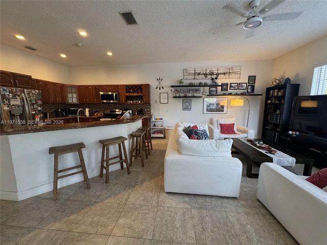 834 Verona Lake Dr, Weston, FL 33326