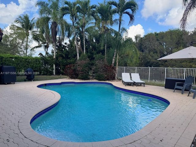 834 Verona Lake Dr, Weston, FL 33326