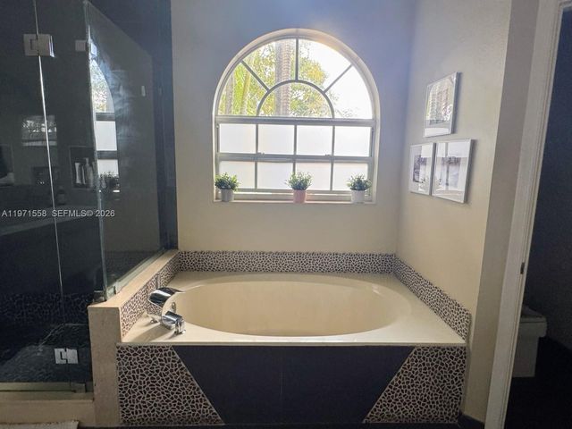 834 Verona Lake Dr, Weston, FL 33326