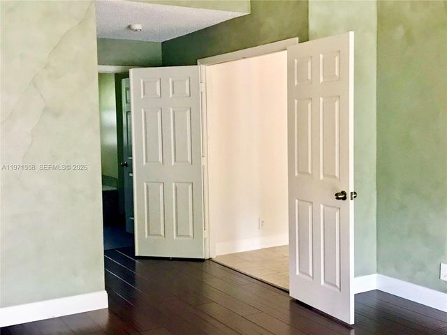 834 Verona Lake Dr, Weston, FL 33326