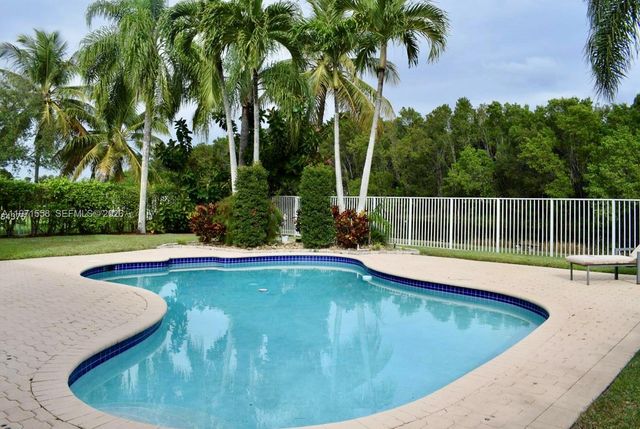 834 Verona Lake Dr, Weston, FL 33326