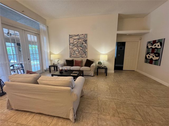 834 Verona Lake Dr, Weston, FL 33326