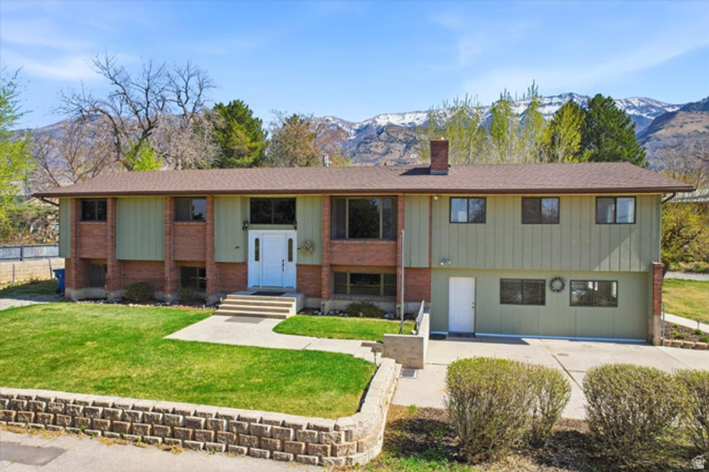 Image 2 of property listing at 793 E ORCHARD DR, Pleasant Grove, UT 84062