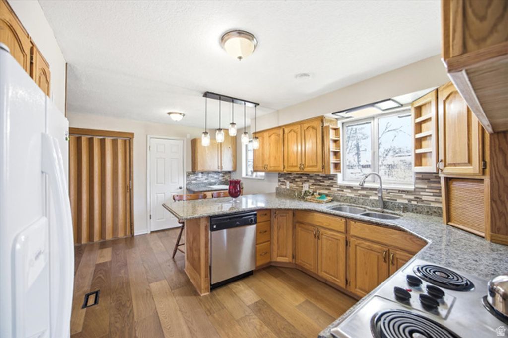 Image 11 of property listing at 793 E ORCHARD DR, Pleasant Grove, UT 84062