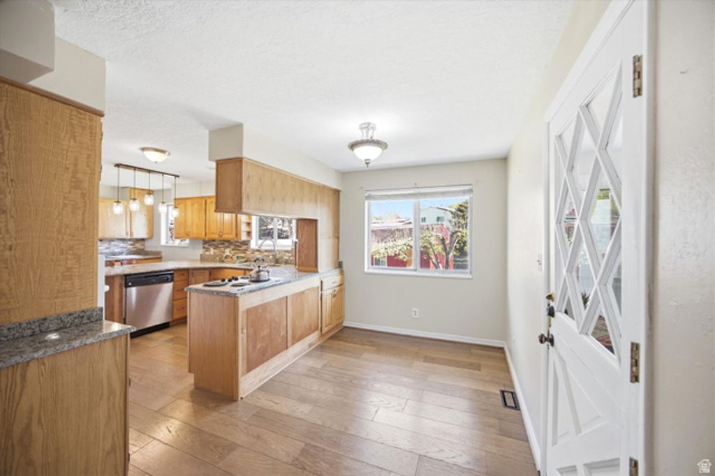 Image 16 of property listing at 793 E ORCHARD DR, Pleasant Grove, UT 84062